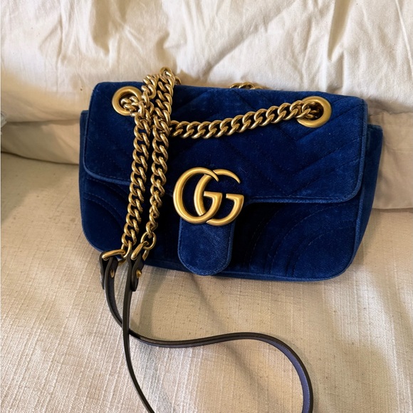 AUTHENTICATED Gucci Velvet Shoulder Bag in Deep Blue with Gold Hardware - Picture 2 of 4